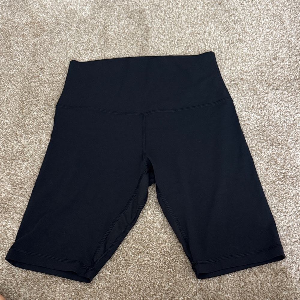 Black Lululemon align biker shorts